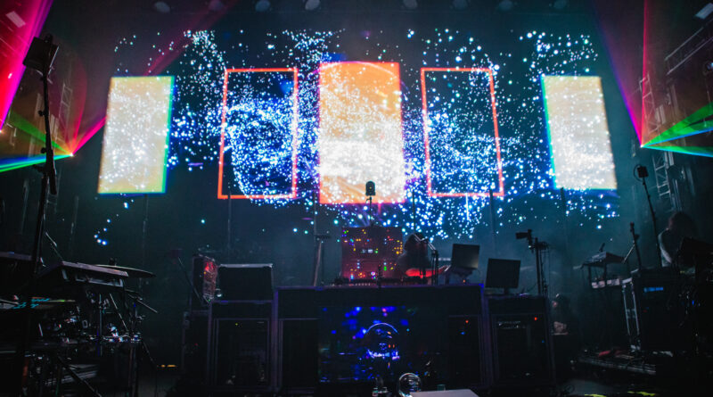 Searchlight Swirling: Pretty Lights’ Soundship Spacesystem Comeback Tour Hits The Warfield in SF [B.Getz on L4LM]